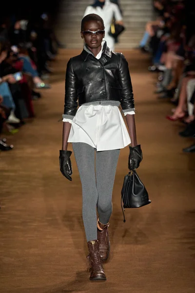 Look 19